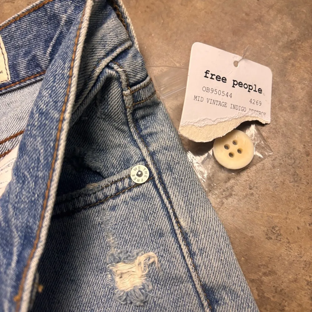 NWT We The Free Womens Caroline Denim Destroyed Cutoff Shorts Distressed size:25 - Image 3