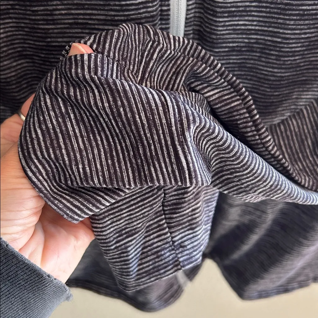 Columbia golf women’s Omni wick sky, full zip hooded outdoor top striped XL - Image 3