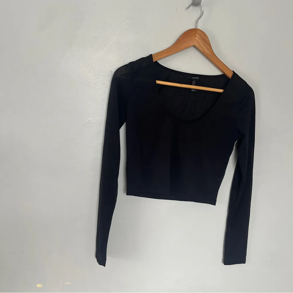 Black Long Sleeve Crop Top - Image 3