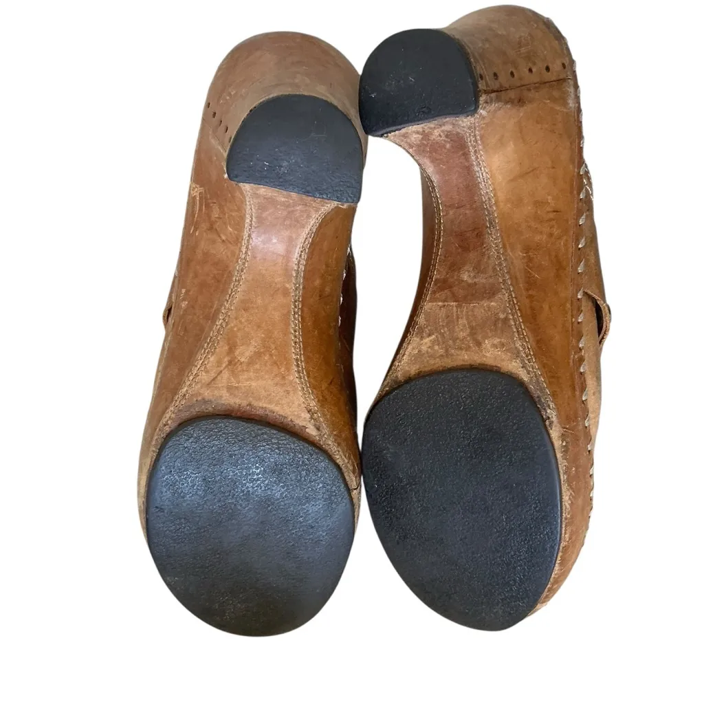 Frye  women’s Charlotte distressed leather harness ring wedge clogs Sz. 9M Brasil - Image 5