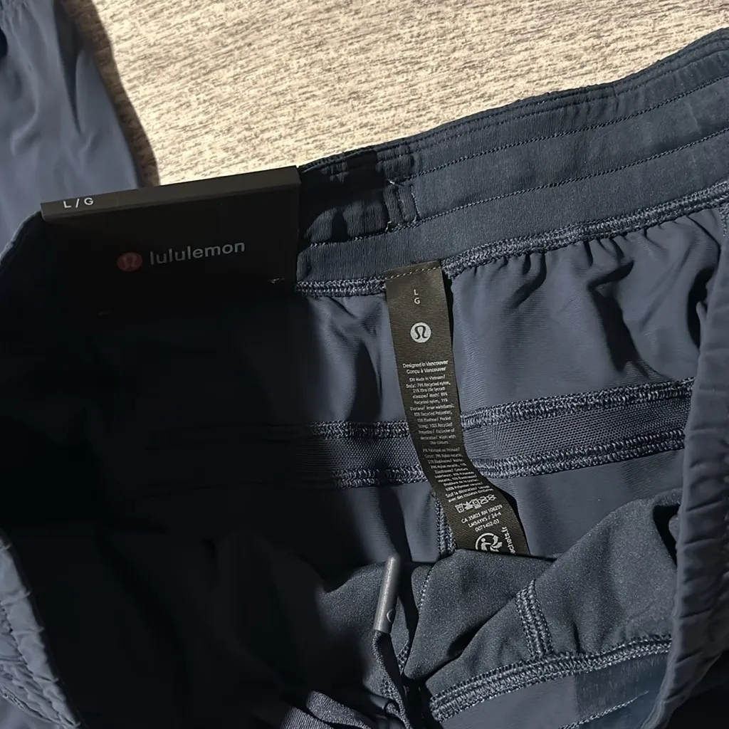 Lululemon  pace breaker jogger SHORTER size Large - Image 3