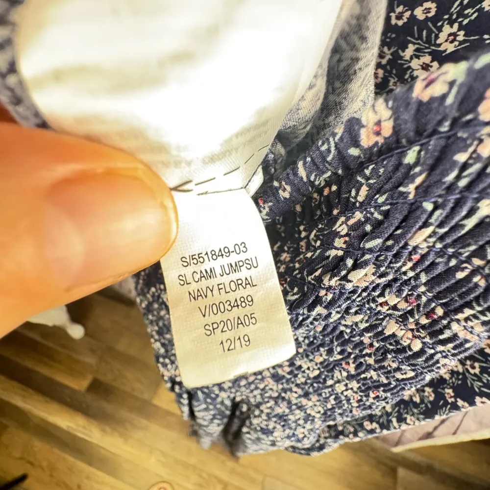 Old Navy Romper - Ditsy Floral Pattern, Smocked back, Size XL Like New! - Image 11