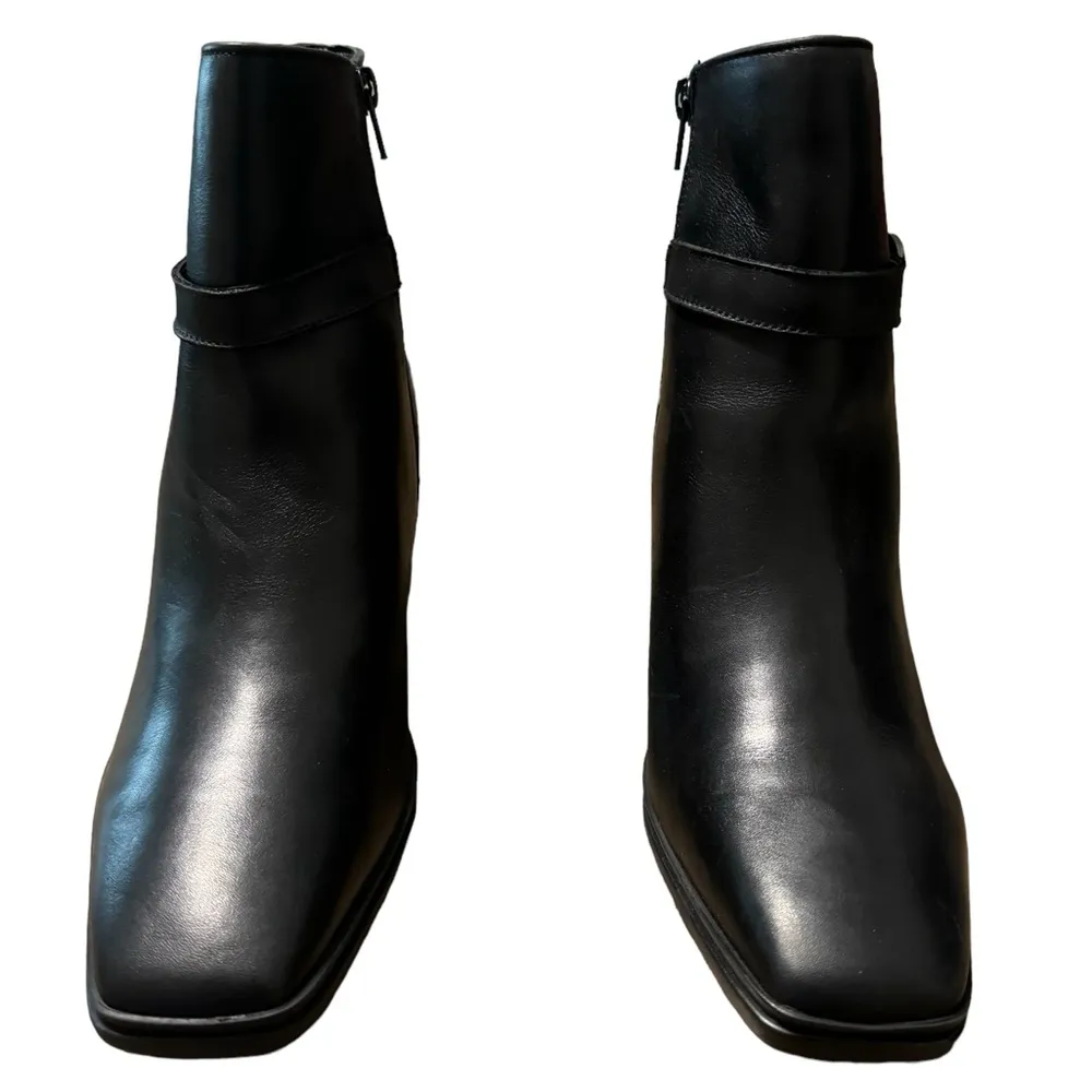 Naturalizer Aimee Water Resistant Zip Bootie size is 10W - Image 2