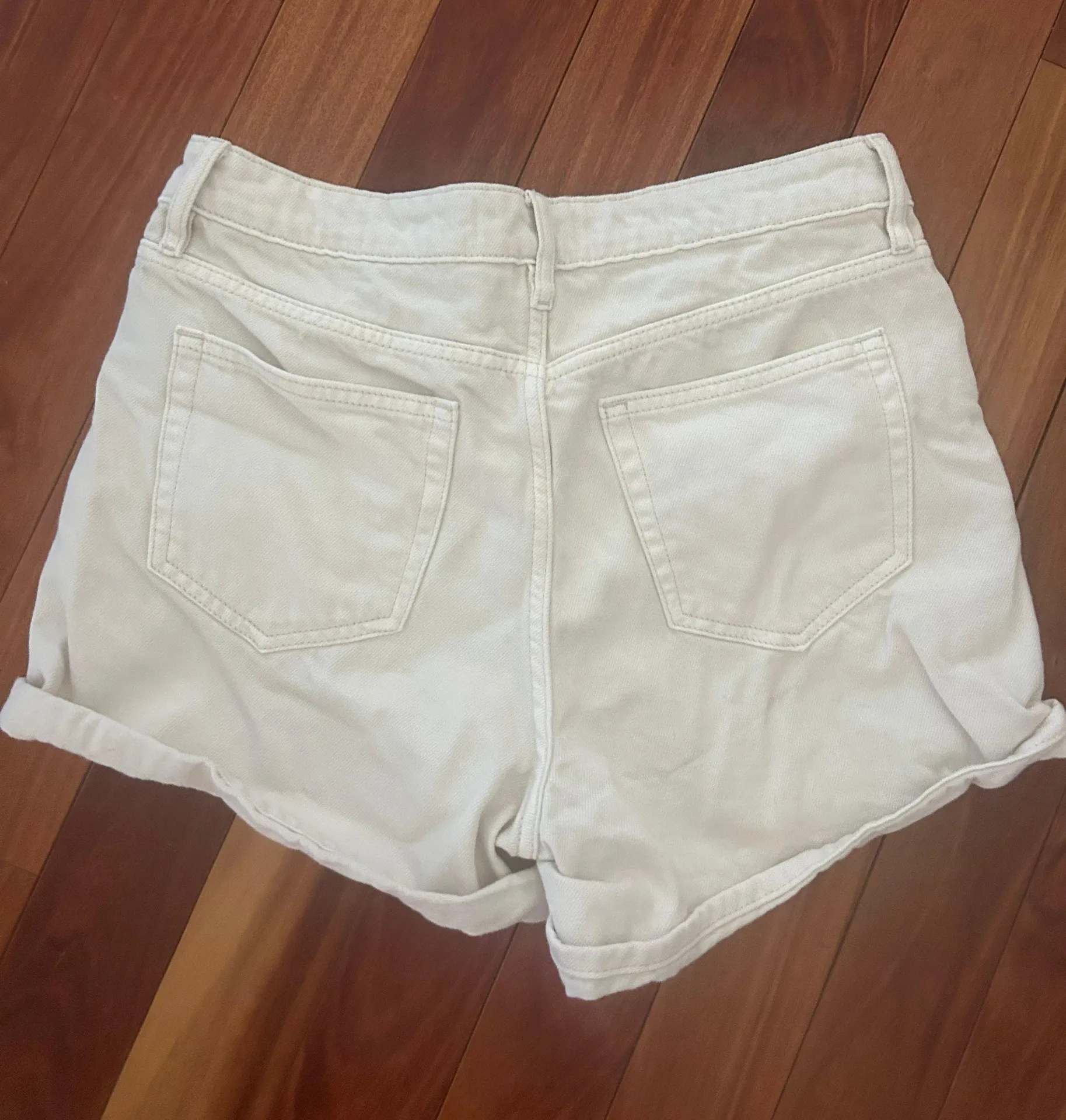 Mid Rise Cuffed Shorts - Image 7