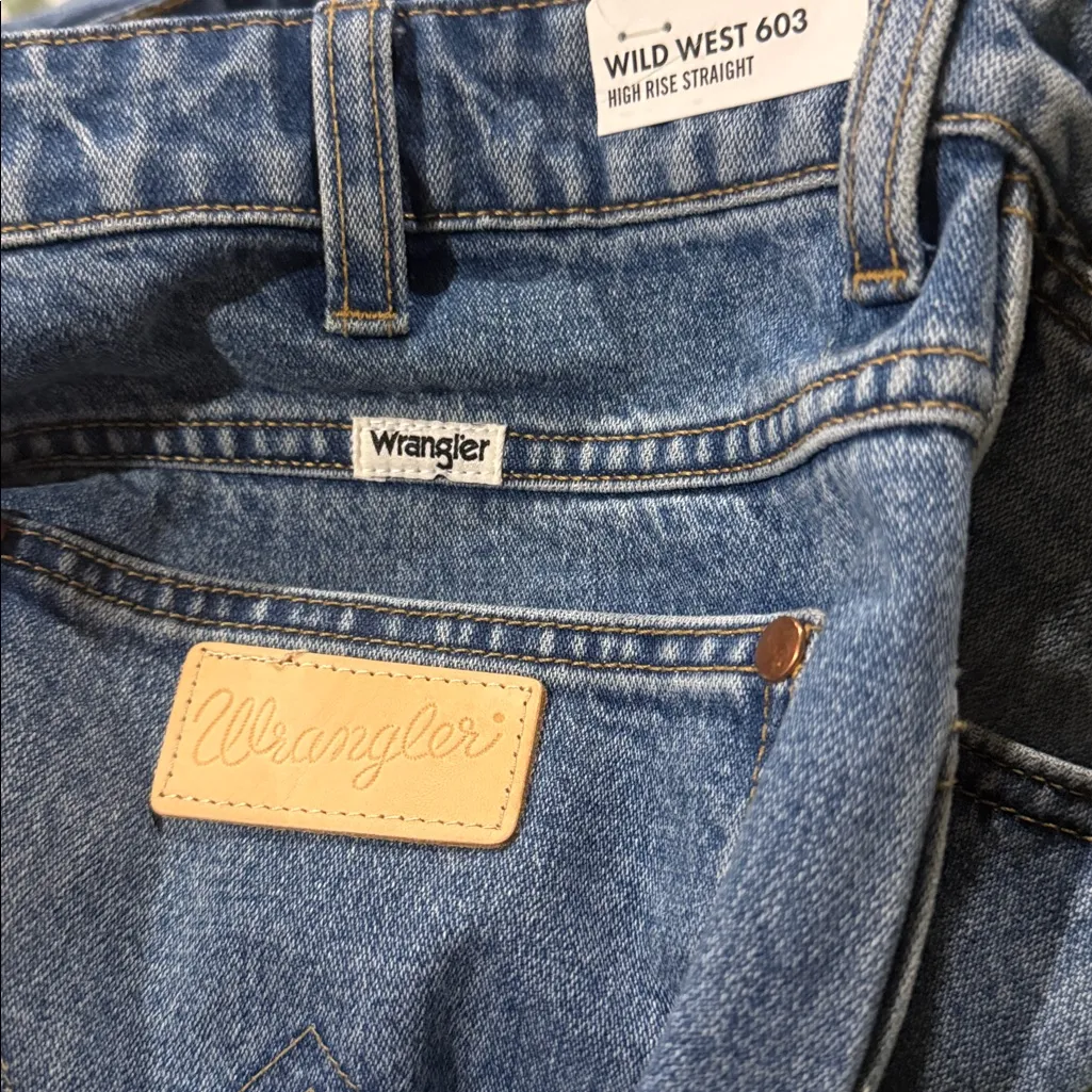 NWT Wrangler Women's Wild West 603 Light Wash High Rise Straight Jeans SZ-30 - Image 9