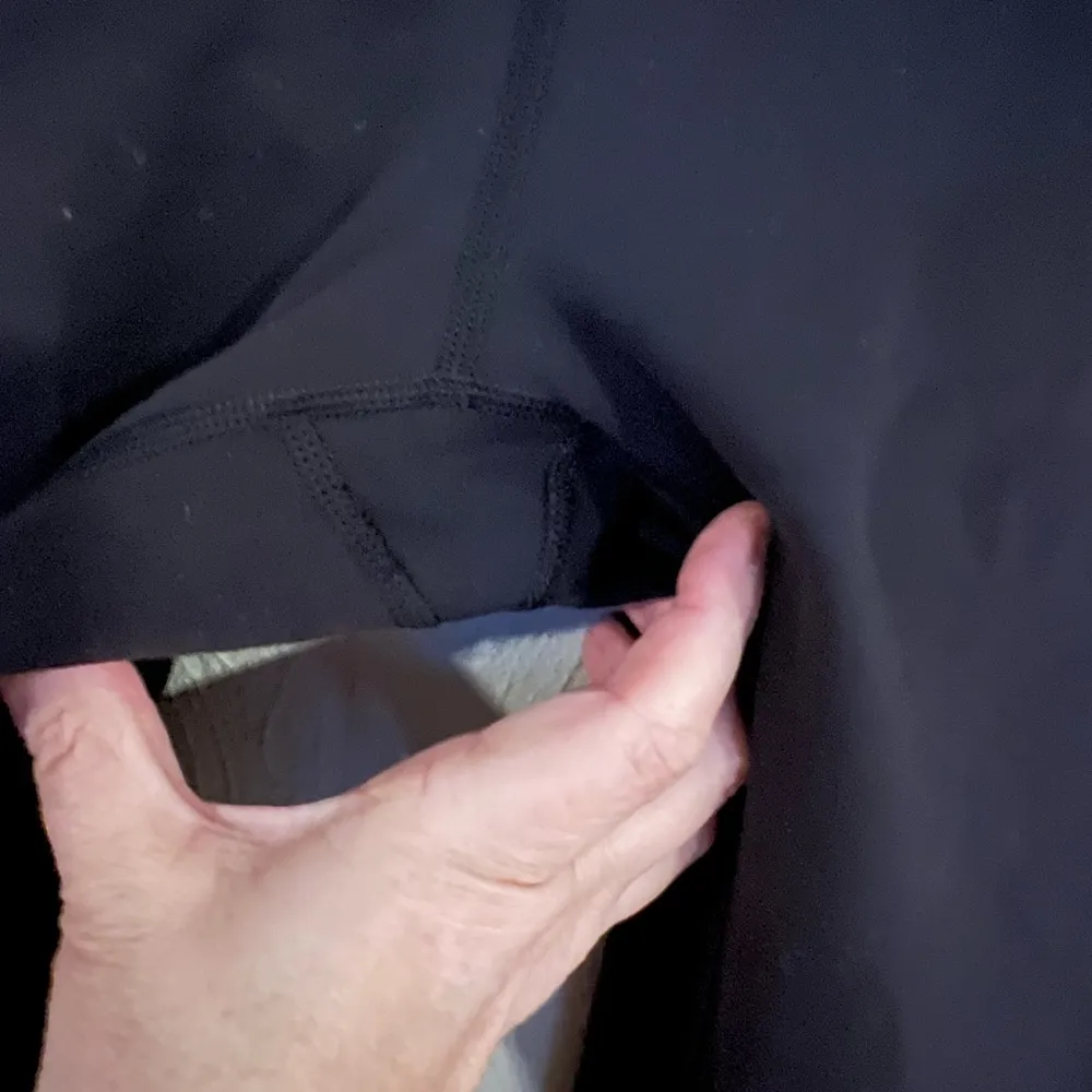 Lululemon black full length legging size 8 with black and white waistband - Image 5