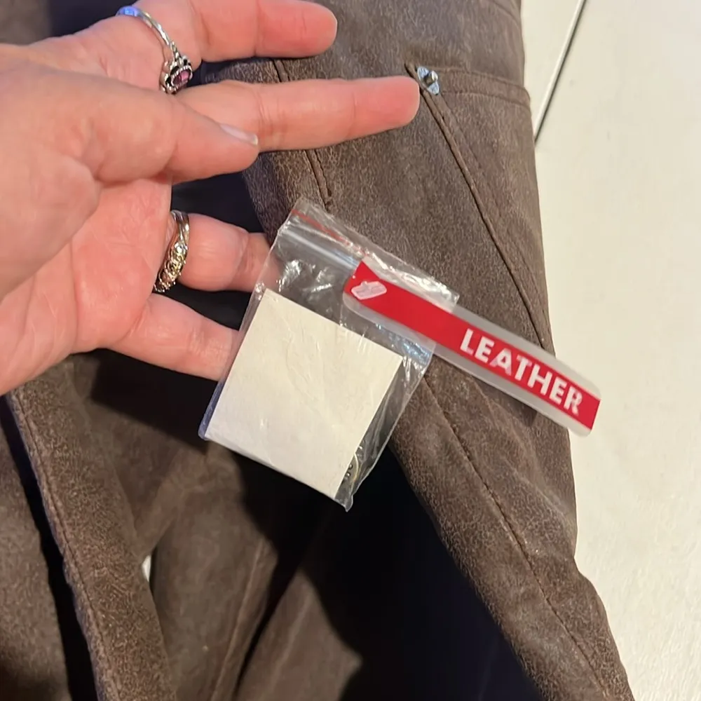 genuine leather pants in new condition with tags women’s size 8 dollars - Image 9