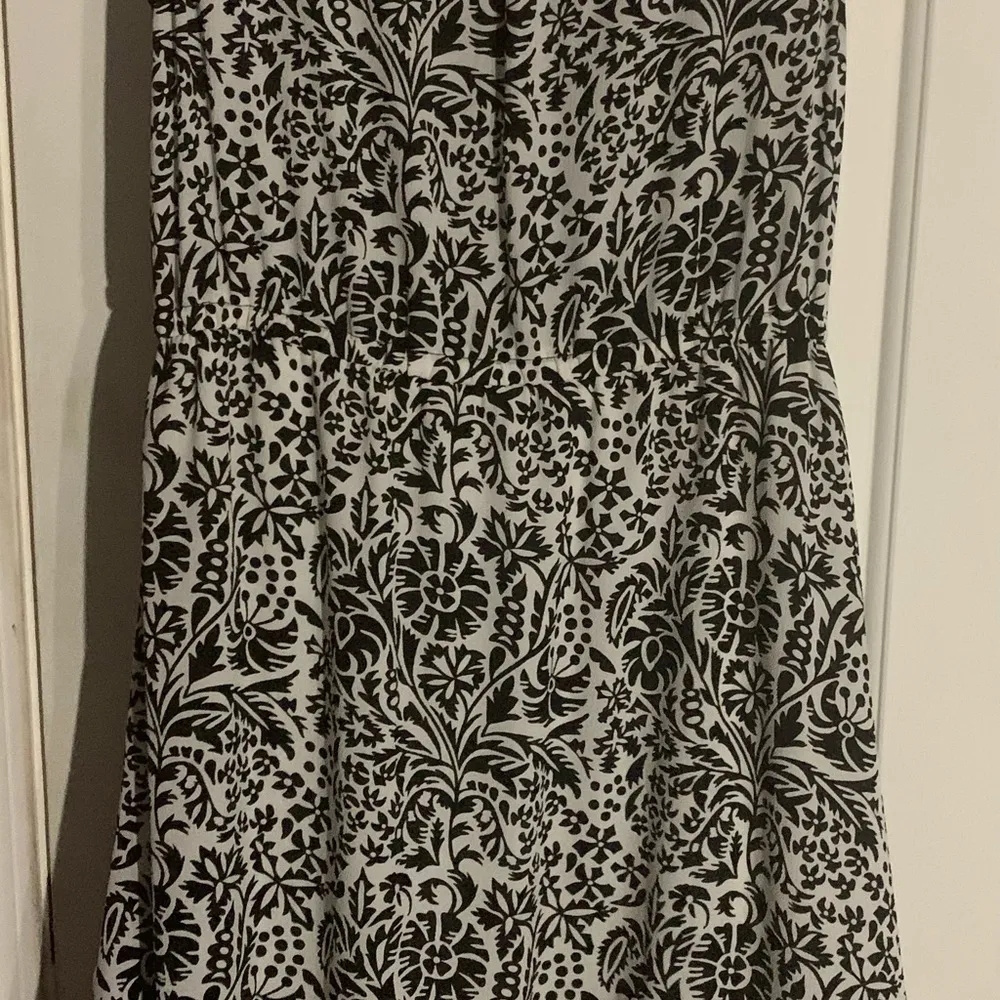 Talbots sleeveless black and white floral print dress Sz 6 - Image 2
