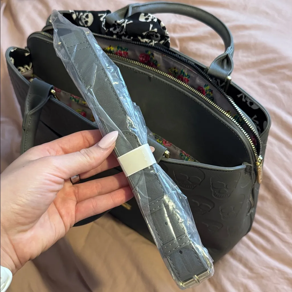 Betsey Johnson Gray Skull Tote Bag With Crossbody Strap - Image 10