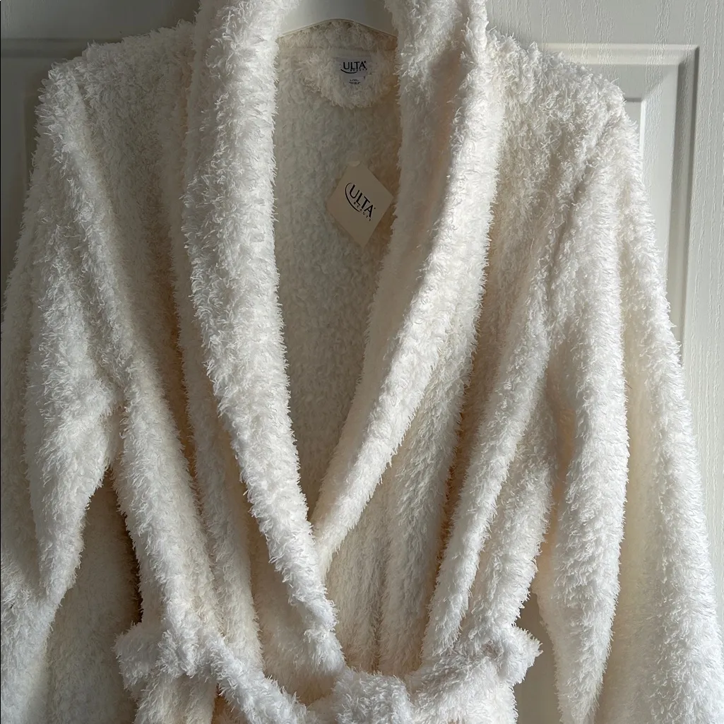 New Women’s Ulta Beauty Fuzzy Fleece Robe Cream/Ivory size Large/XL White - Image 3