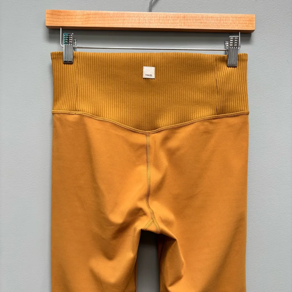Vuori Rib Studio Performance Leggings in Dark Golden S - Image 3