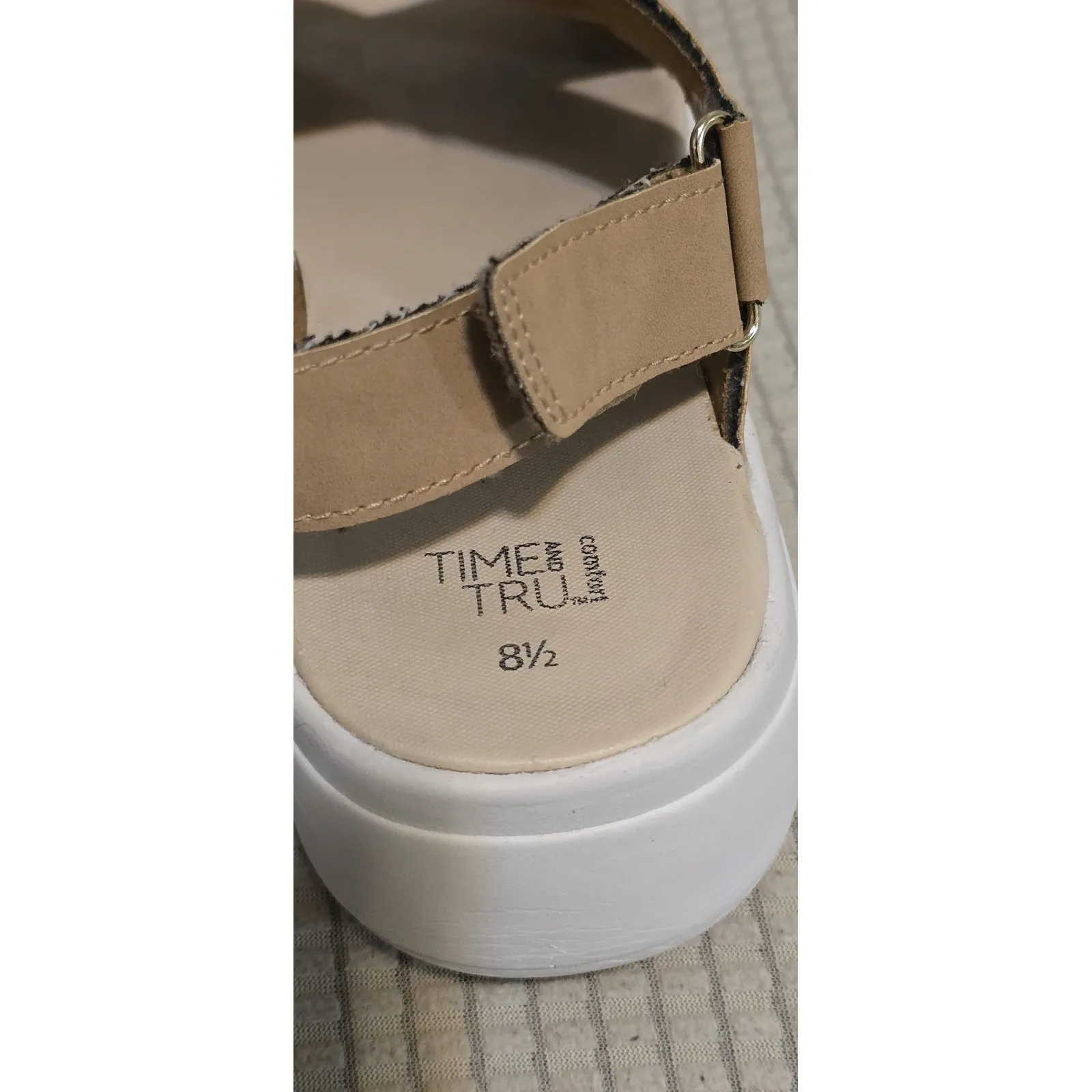 Time And True Beige Leather Sandals with Cross Strap Design Tan Size 8 - Image 4