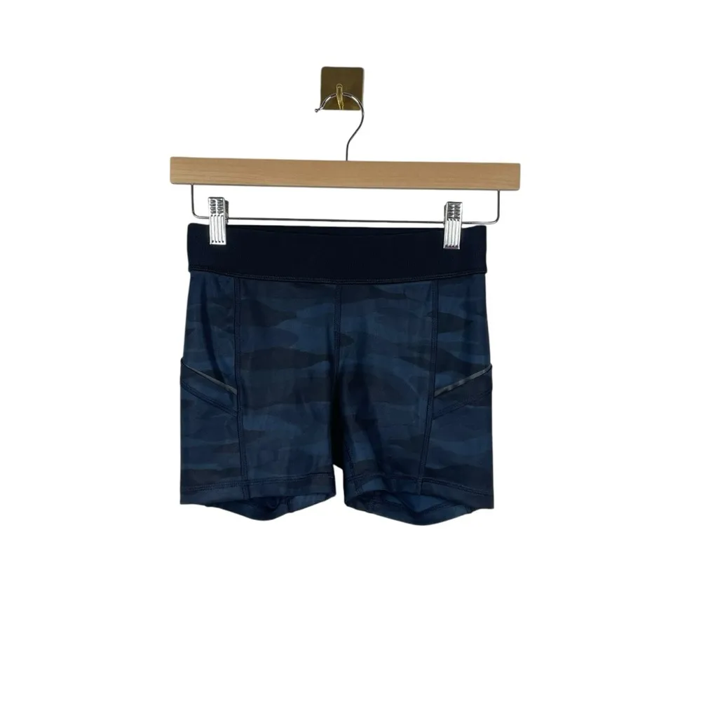 NWOT Lululemon Logo Waistband High Rise Pocket Bike Shorts in Blue Camo Size 4 - Image 2