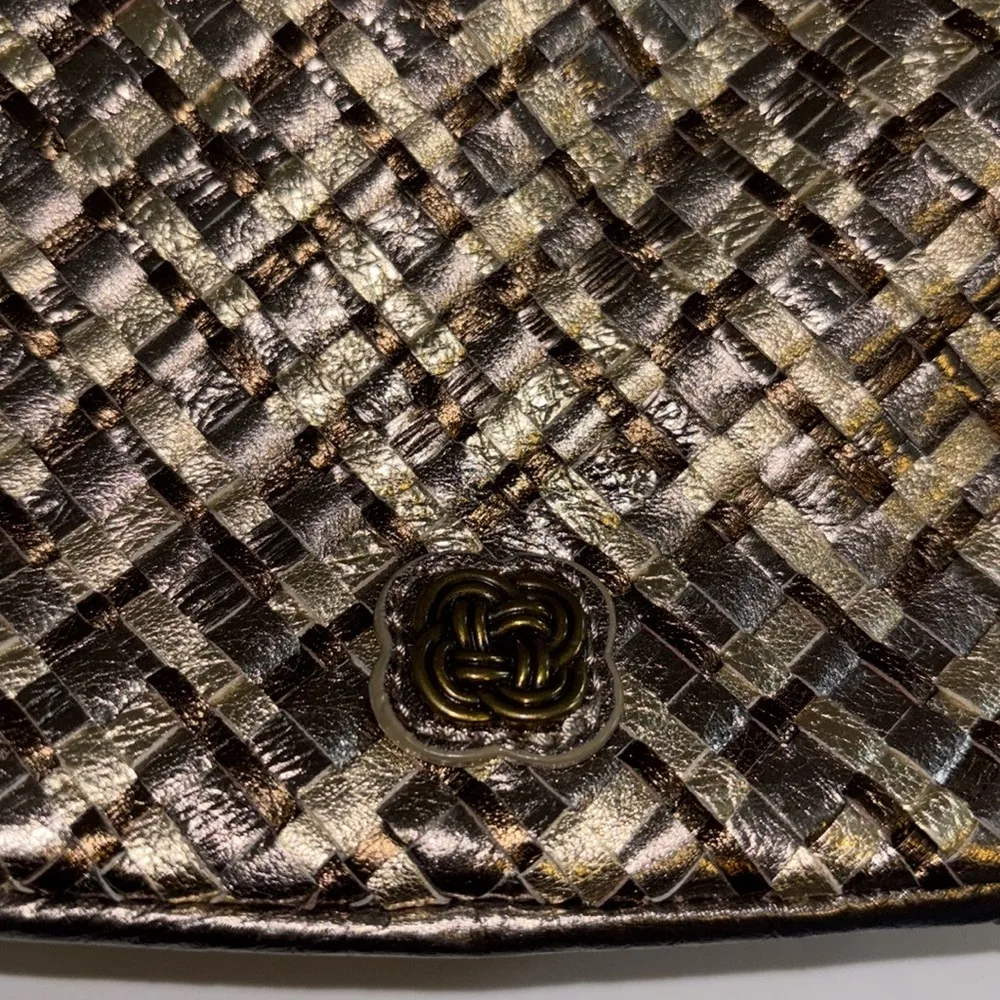 ELLIOTT LUCA METALLIC WOVEN GOLD BRONZE LEATHER WEAVE CROSSBODY
BRASS HARDWARE - Image 6