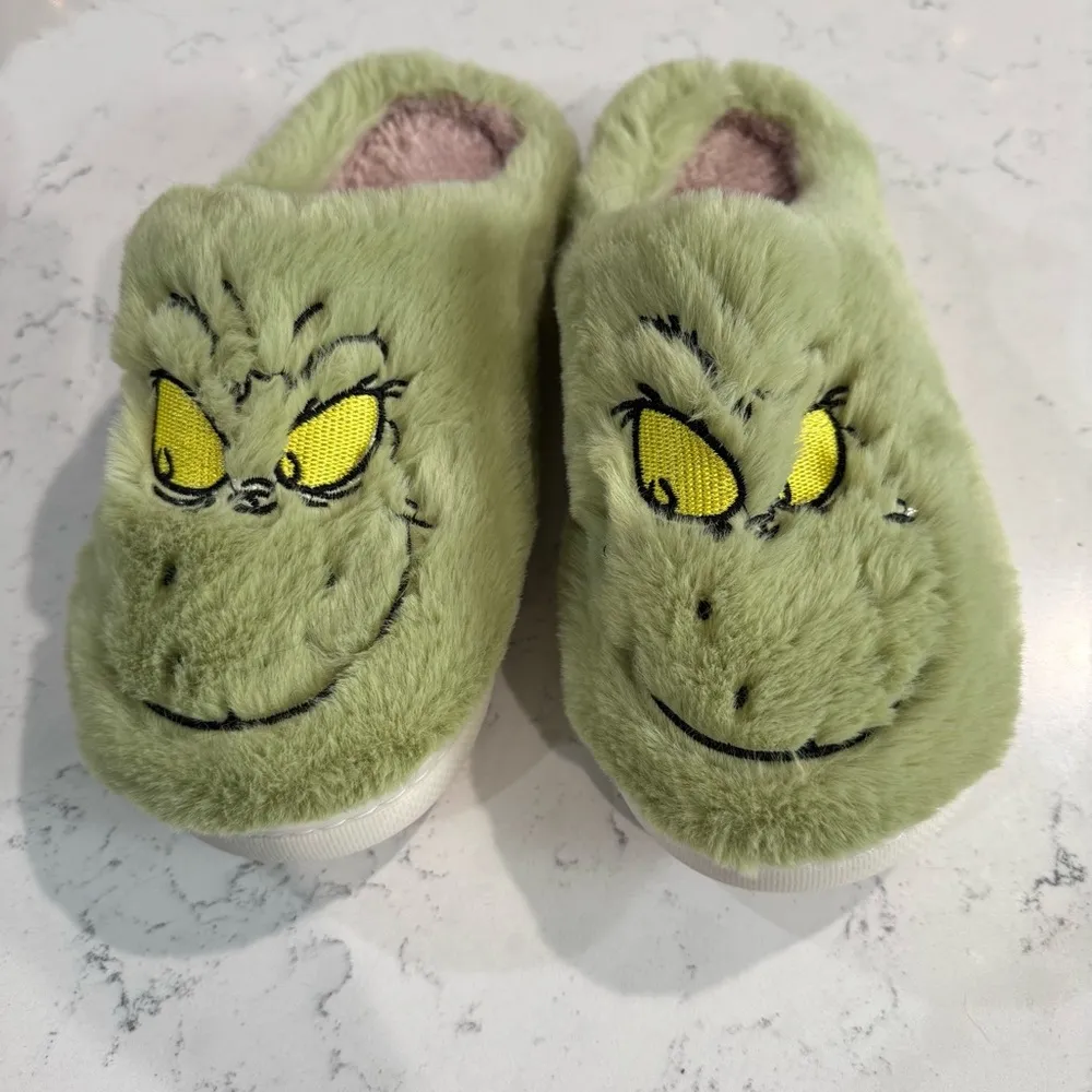 Grinch Slippers ✨ Green Size 6 - Image 3