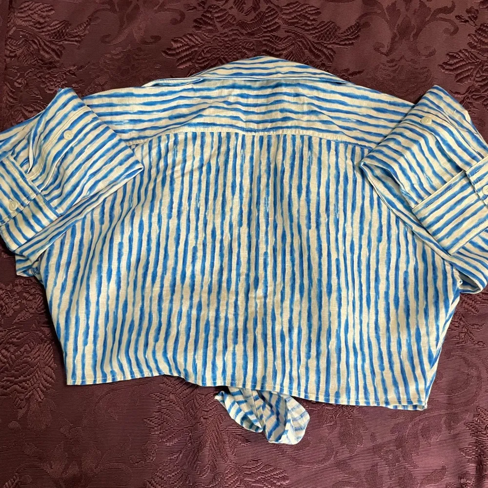 Zara Blue and White Casual Button Down Shirt - Image 4