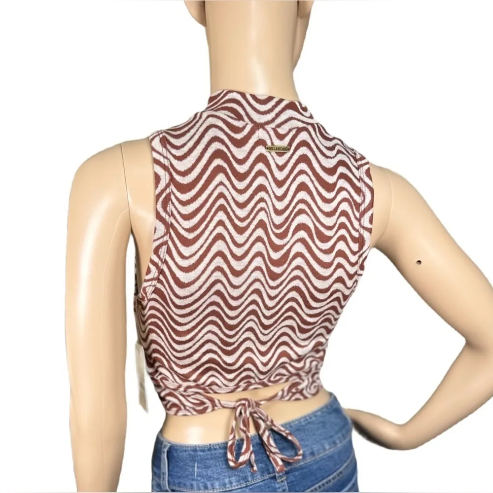 NEW BILLABONG Wavey Babe Mock-Neck Crop Top small NWT - Image 2