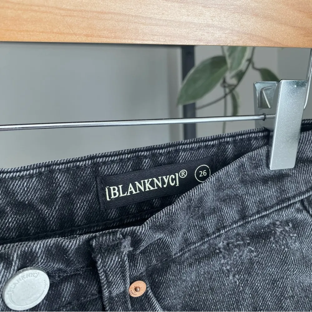 NWT Blank NYC Frayed Cut Off Shorts - Image 4