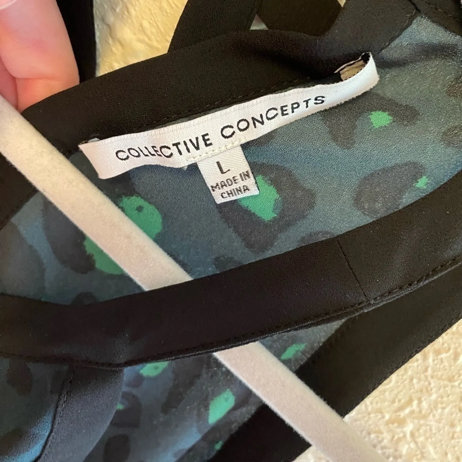 Collective Concepts  Sleeveless Blue Green Peacock Pattern Lightweight Blouse L - Image 7