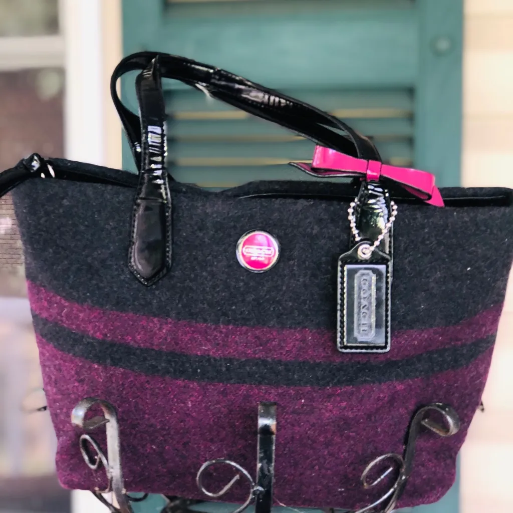 🎉Coach wool stripped bow tote purse 🎉🎉 - Image 2