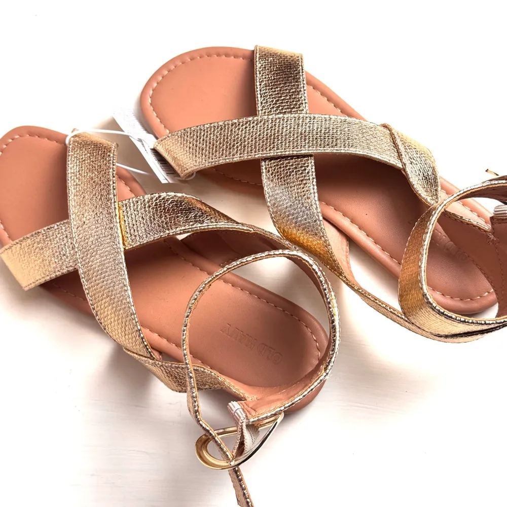Old Navy Women's Gold Double Cross Strap Sandals 10 - Image 8