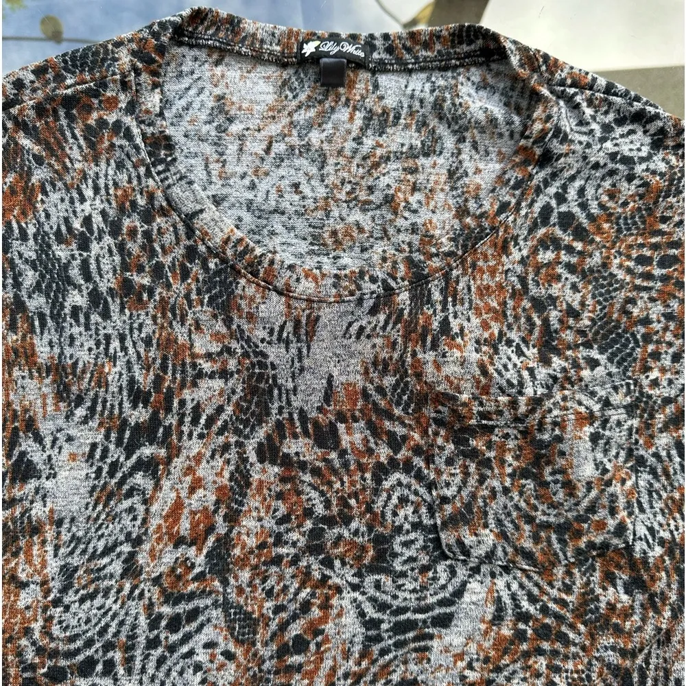 Lily White Abstract Print Top in Brown/Gray - Image 8