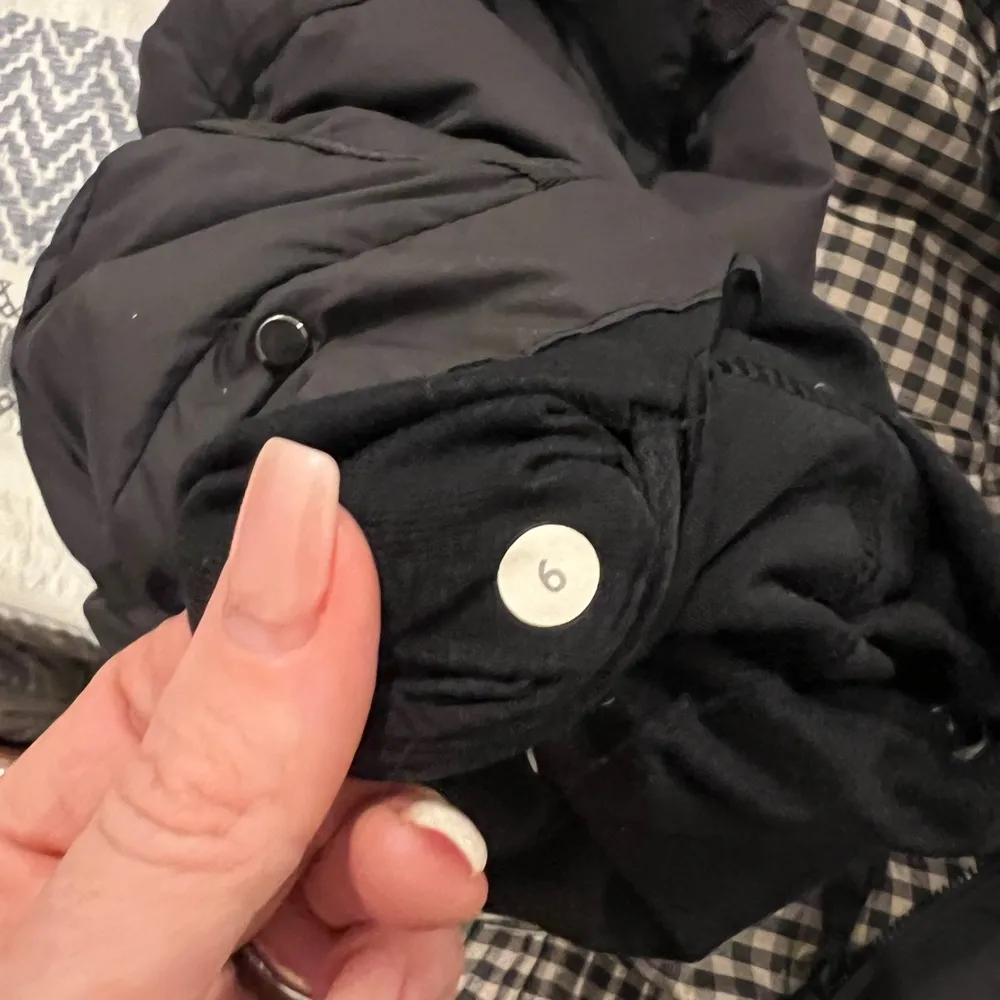 LULULEMON REVERSIBLE PUFFER VEST size 6 - Image 6