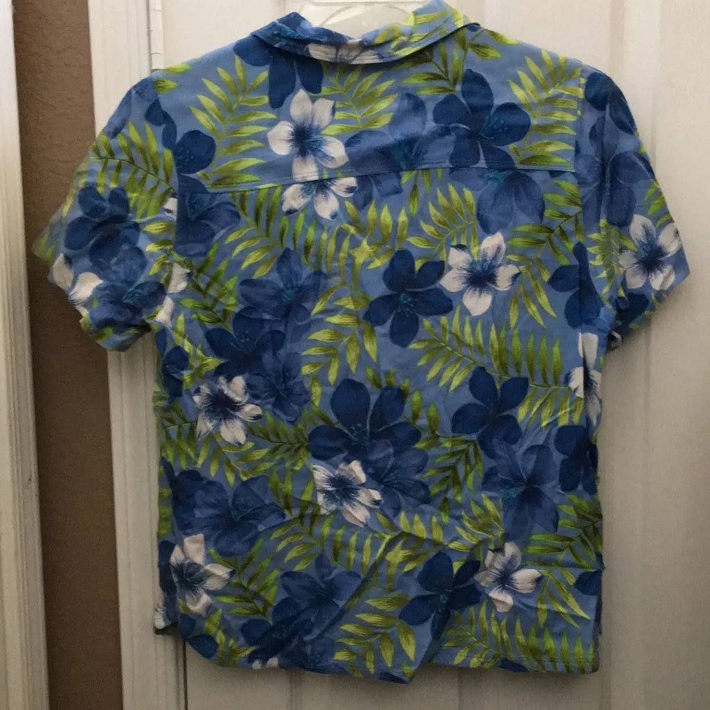 FINAL MARKDOWN St. John’s bay tropical-looking blouse (M) - Image 9