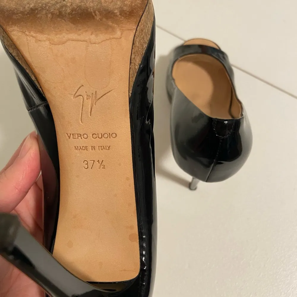 Giuseppe Zanotti women’s black leather peep toe Patent IT 37 cork platform heels - Image 4