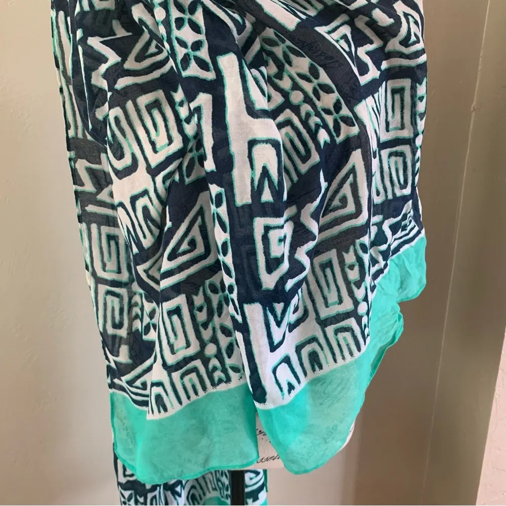 Hollister  large printed scarf/wrap - Image 4