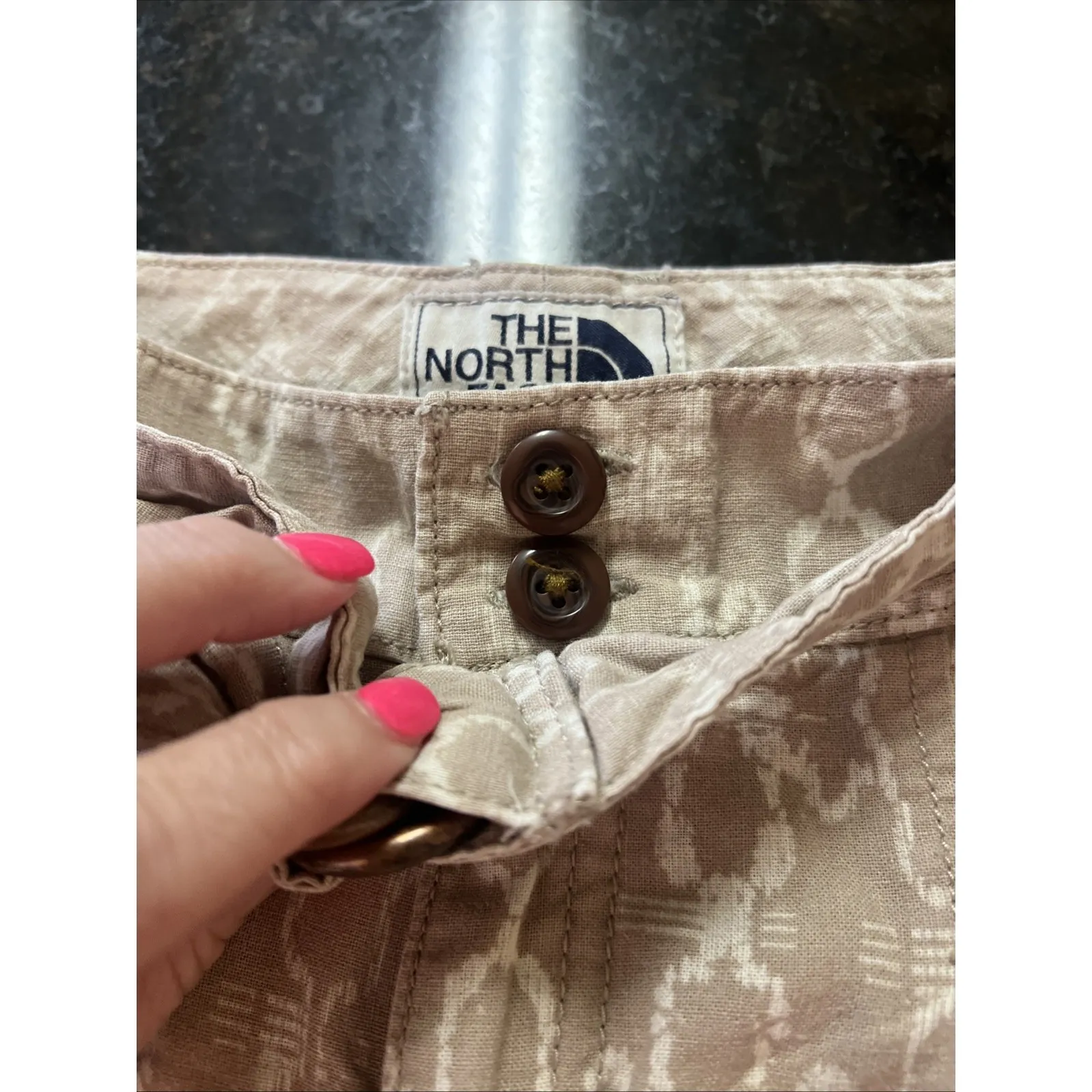 The North Face Women's Belted Shorts Sz 10 Printed Aztec Cuffed VTG‎ Beige White - Image 5