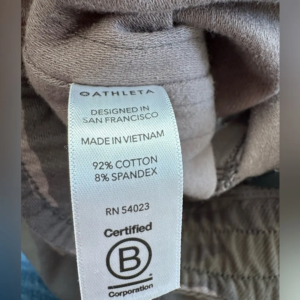 Athleta Farallon jogger pant size 8 camo print - Image 7