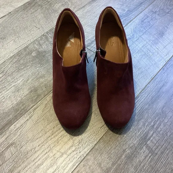 Clarks Artisan Purity Frost Wedge Booties Size 7 - Image 2