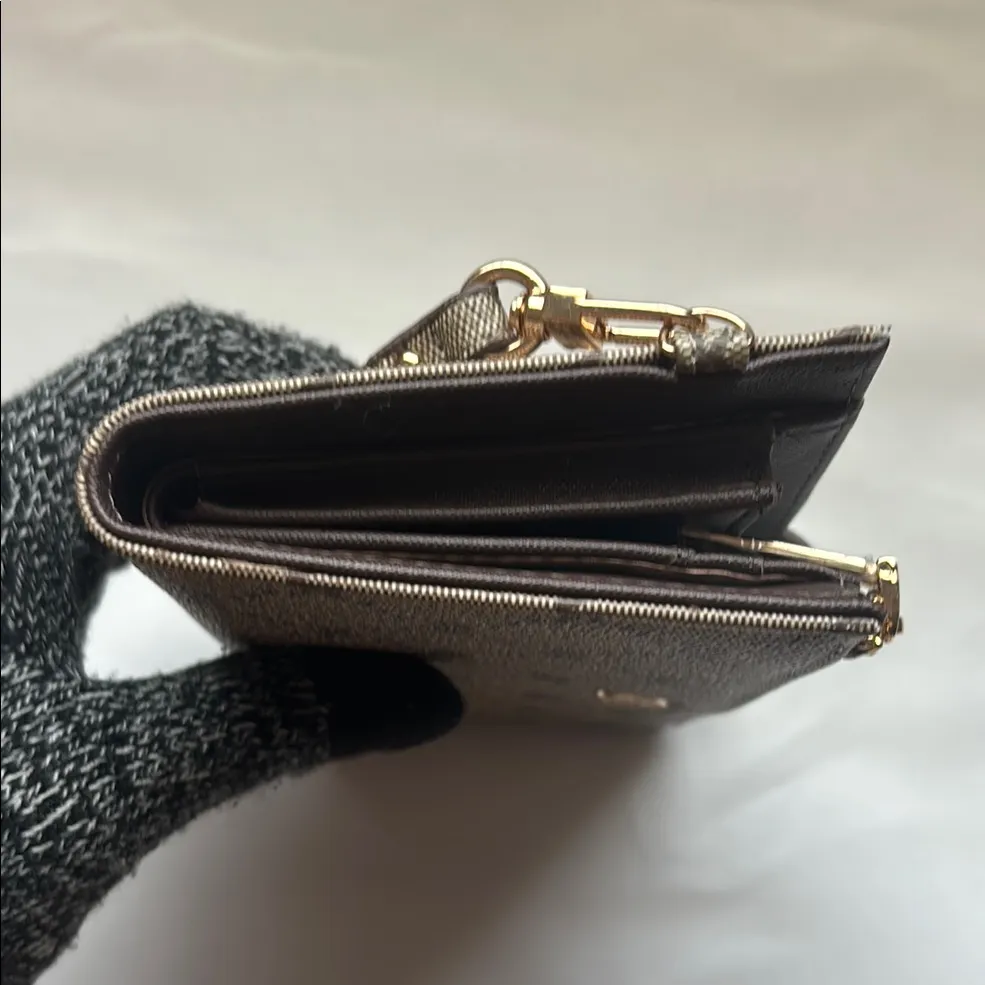 Anne Klein Wristlet EUC - Image 9
