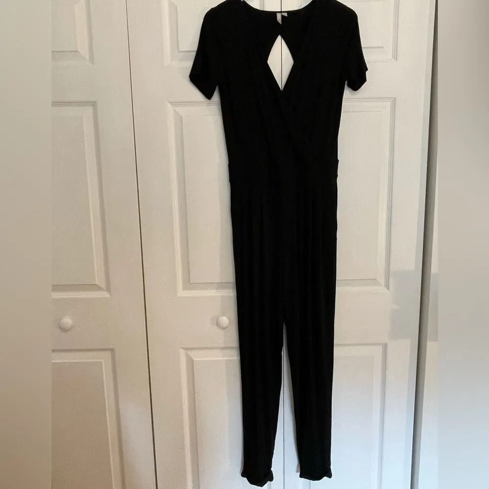 ASOS black pants jumpsuit short sleeve v-neck with cutout back size 8 - Image 3