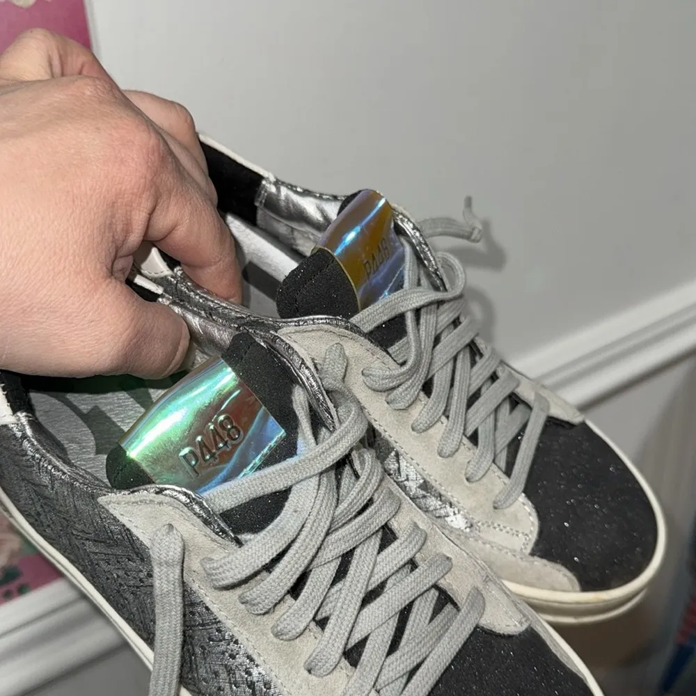 P448 sneakers size 5 Made to look worn silver gray black tartan John - Image 2
