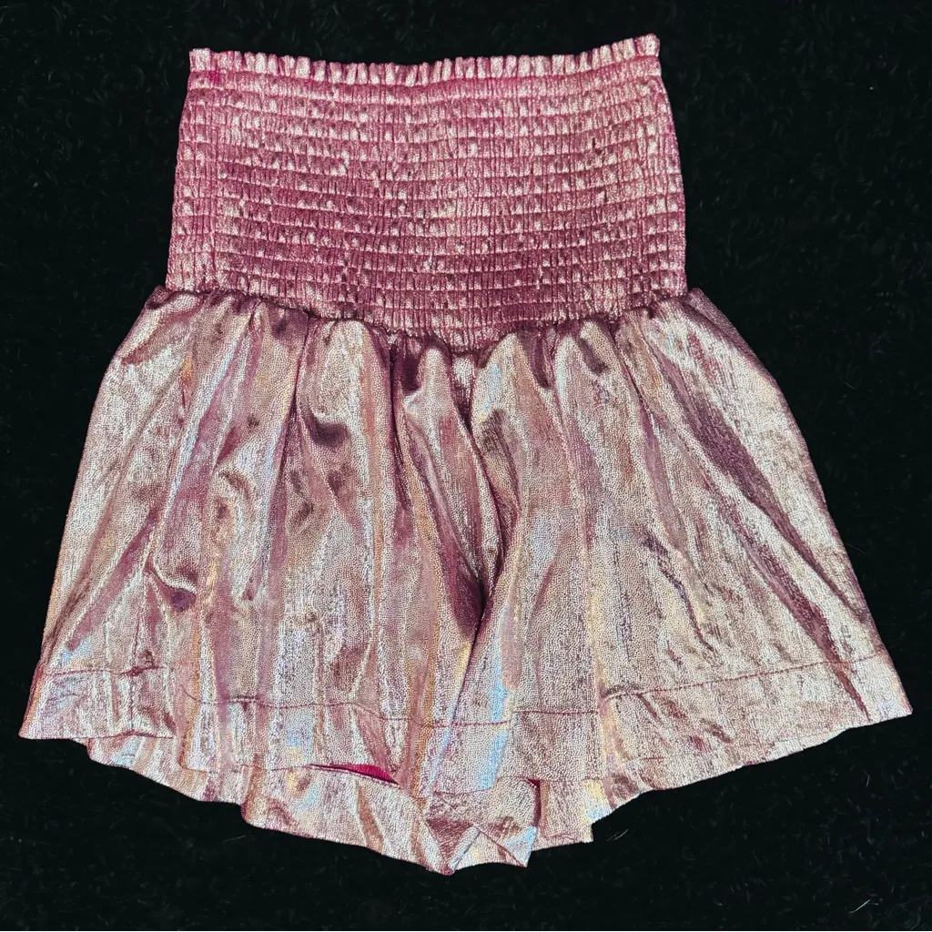 🎃*NWOT* women’s small metallic high waisted flowy party shorts‎ Pink - Image 2