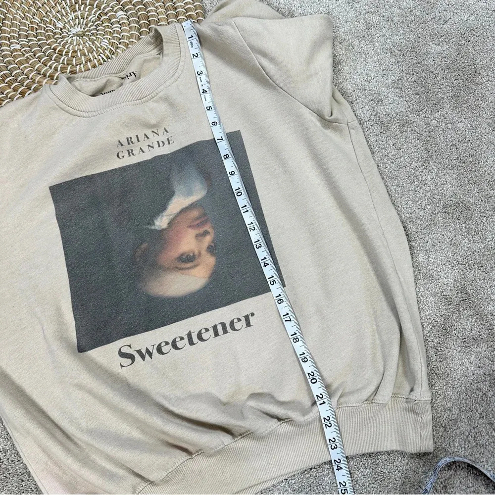 Ariana Grande Sweetener Tour Music Concert Graphic Sweatshirt in Beige Cream L - Image 14