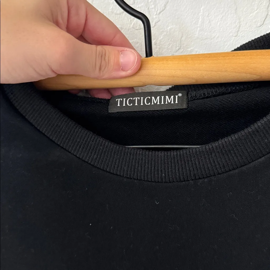 Amazon Ticticmimi Black Pullover Sweater Crew Neck Two Side Pockets Medium - Image 2