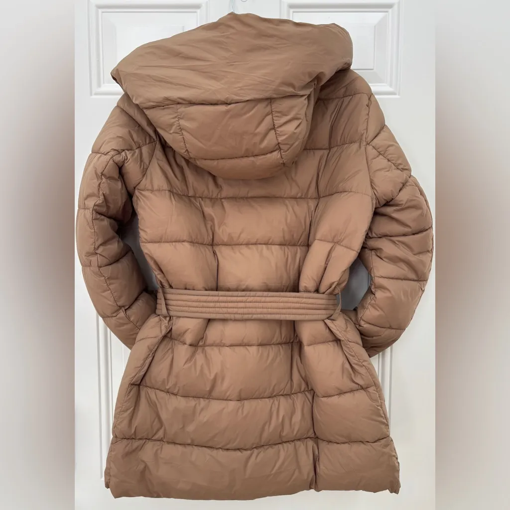 NWT Vero Moda Women's Tan Beige Belted Nylon Puffer Jacket Size Medium - Image 2