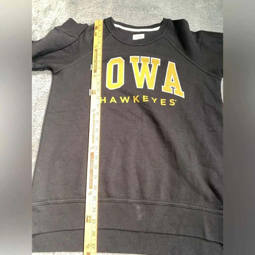 League Iowa Hawkeyes sweatshirt medium Black - Image 9