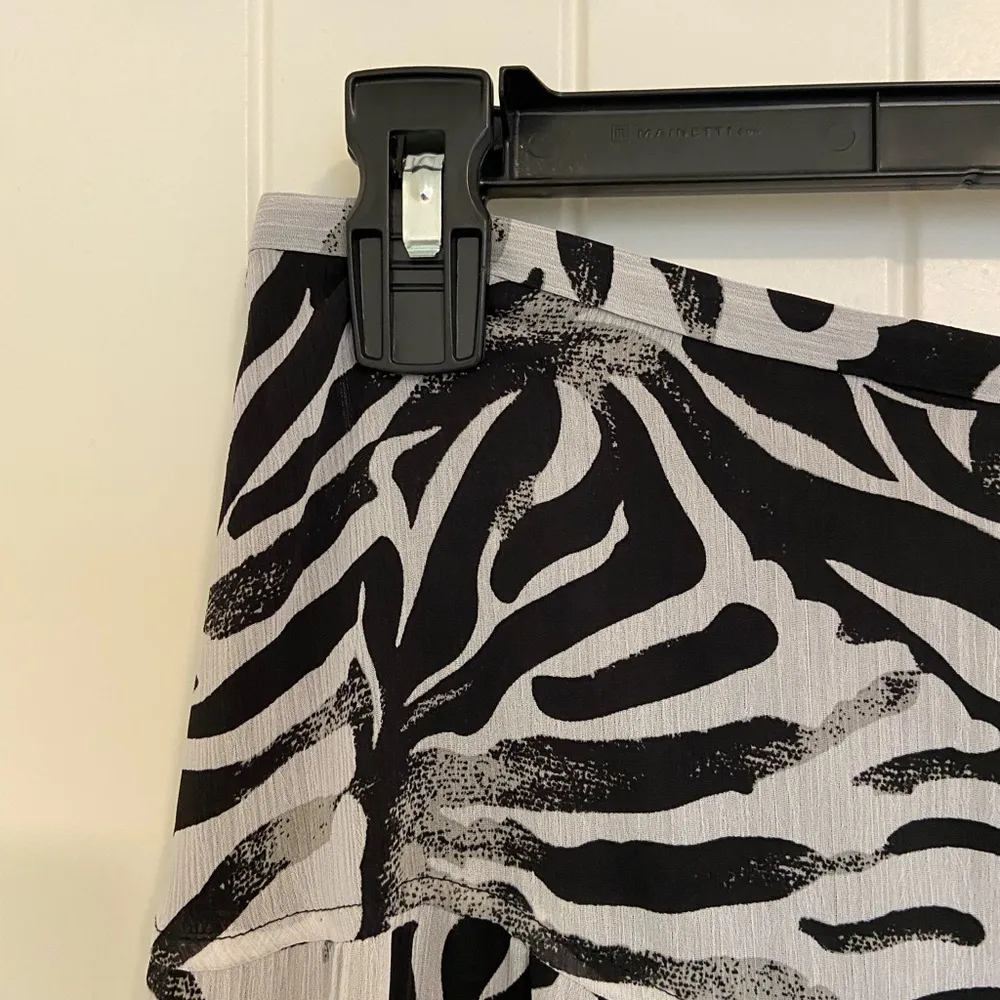 EUC Vintage CHAUS women’s black white zebra print lined ruffle maxi skirt size 8 - Image 2