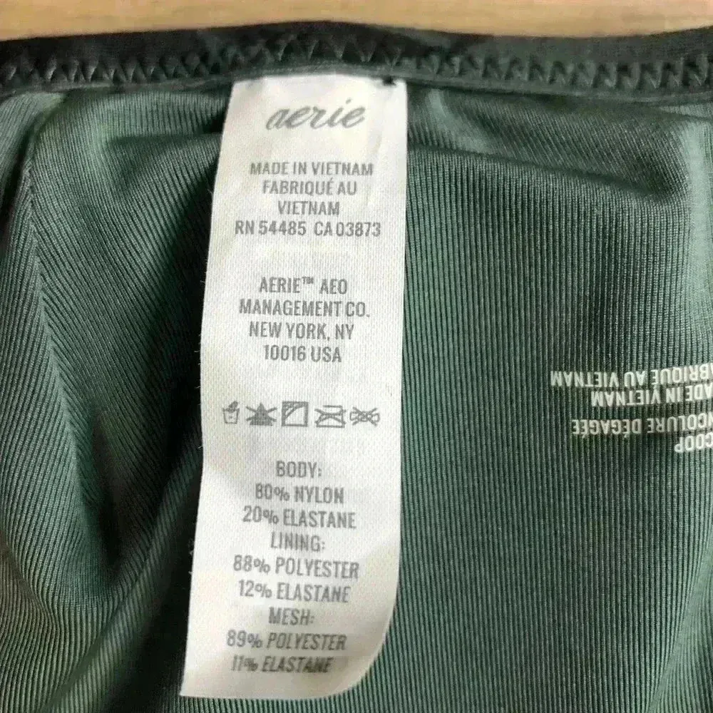 Aerie green forest sports bras sz M NWT - Image 6