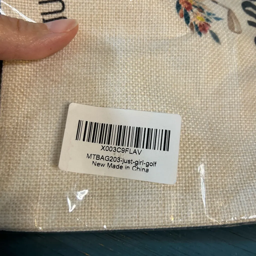 New Amazon White Golf Cosmetic Bag - Image 9