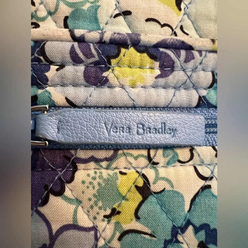Vera Bradley RETIRED:  | ladies Blueberry Blooms quilted crossbody handbag. - Image 3