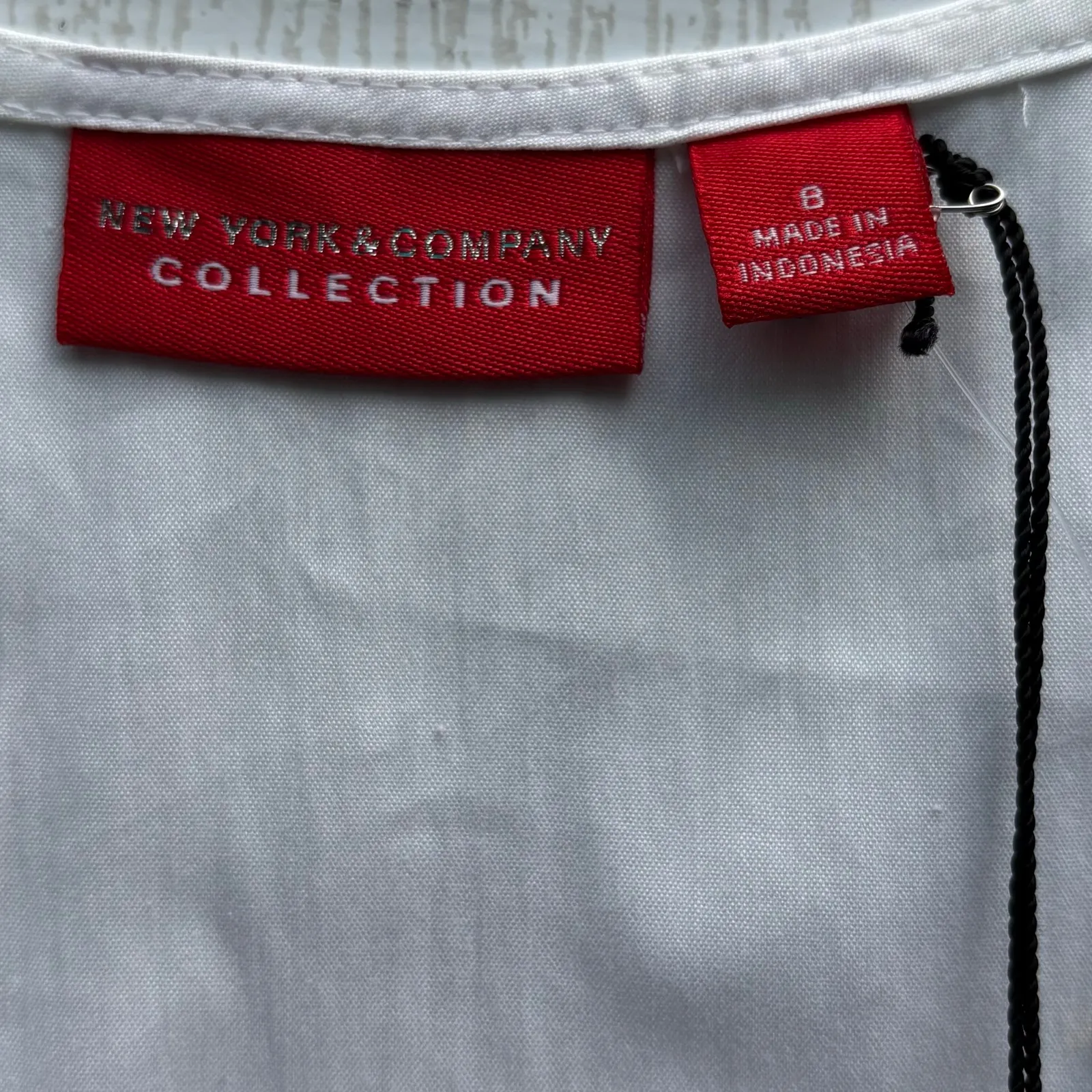 New York & Company White Sleeveless Floral Applique Blouse Size 8 NWT - Image 4