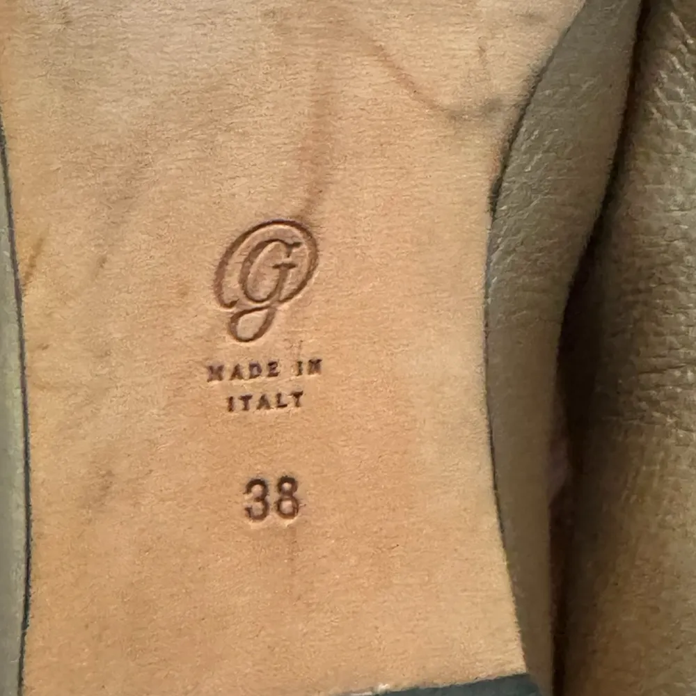 M. Gemi Italian Stellato Gold Leather Loafers Size 7 - Image 9