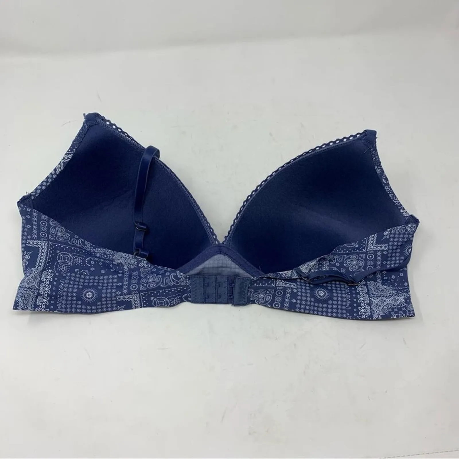 Lucky Brand Bra Wireless Bra Blue White Bandanna Print Size 38C Wirefree - Image 2