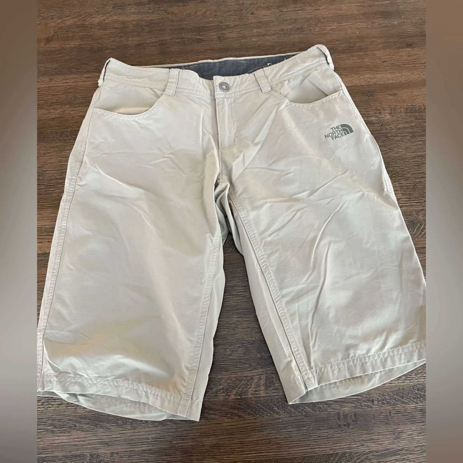 North Face Khaki Shorts - size 4 - Image 7
