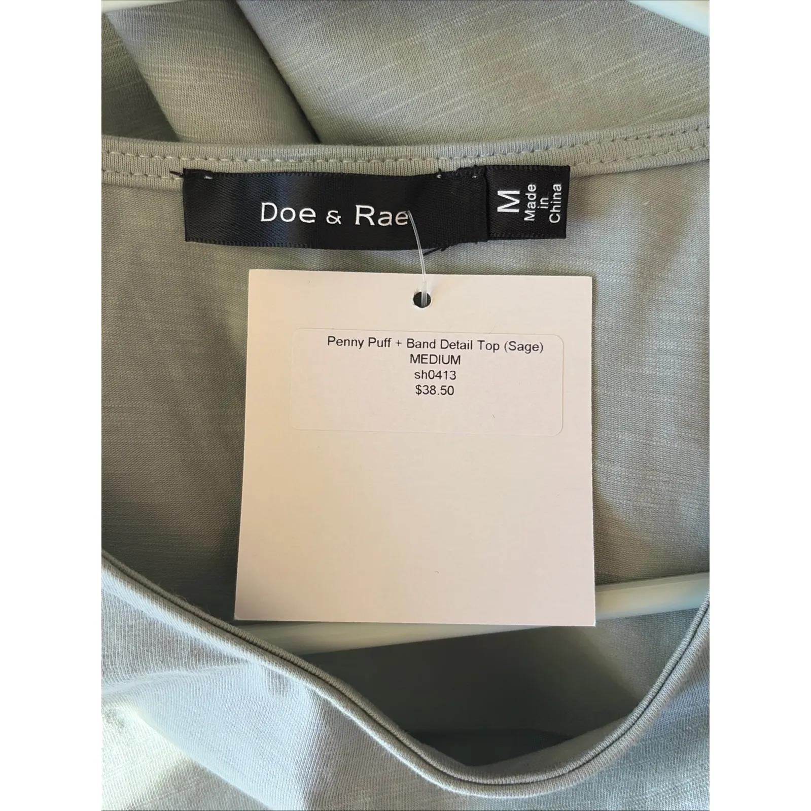 Doe & Rae Sage Green Solid Puff Sleeve + Band Detail Top Shirt Medium NEW NWT - Image 4